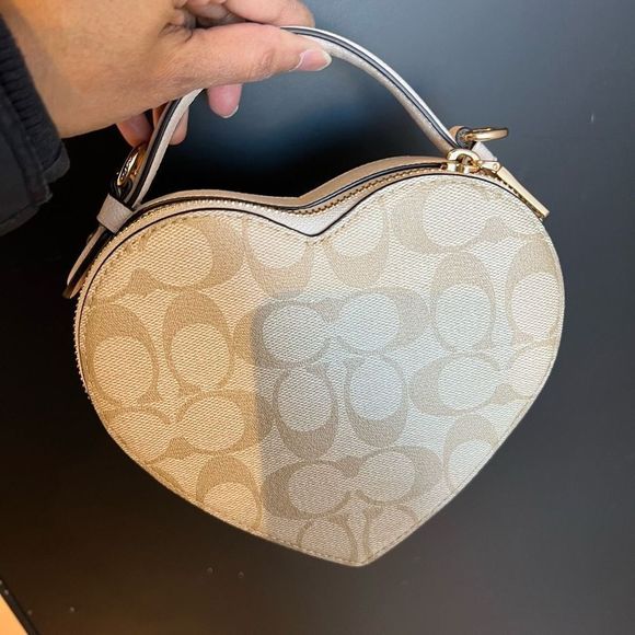 NWT COACH Heart Crossbody In Signature Canvas CJ450 Xbody Messenger Hand Bag - Picture 4 of 14